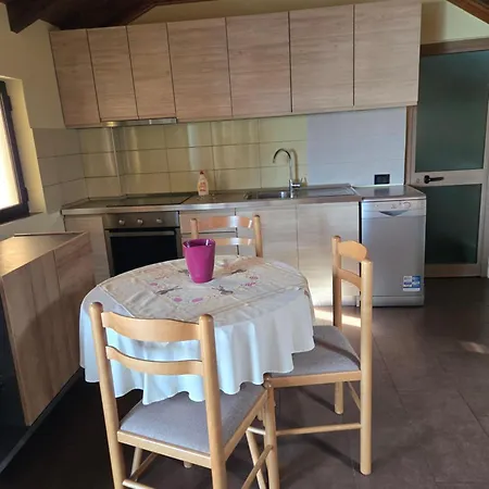 Cozy Attic * 地拉那