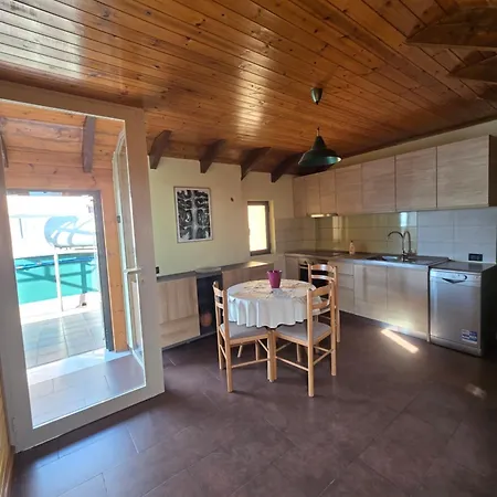 Cozy Attic * 地拉那