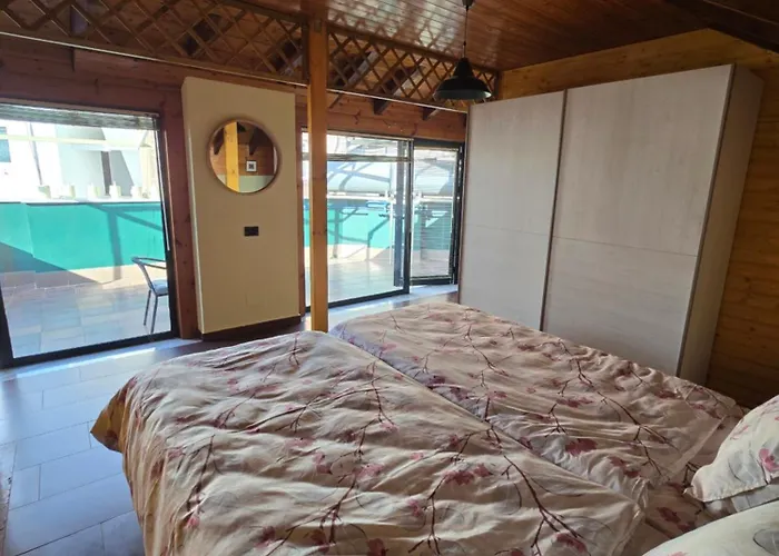 Cozy Attic * 地拉那