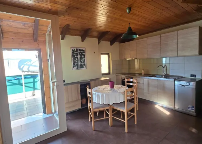 Cozy Attic * 地拉那